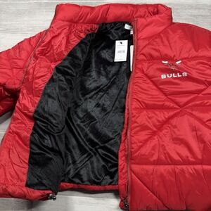Chicago Bulls Wear by Erin Andrews Full Zip Cropped Womens Puffer Jacket Size XL